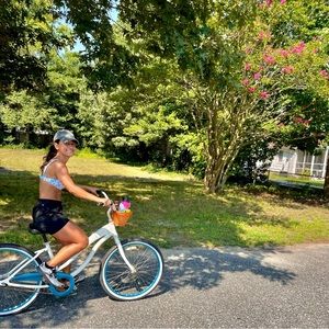 Meet your Posher, Valeria